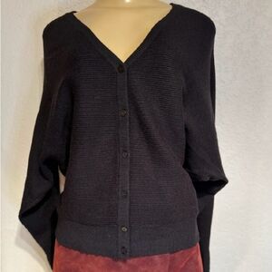 🎩🗝️ NWT $78 BLACK T Tahari Dolman Sleeve Black Sweater Size Small